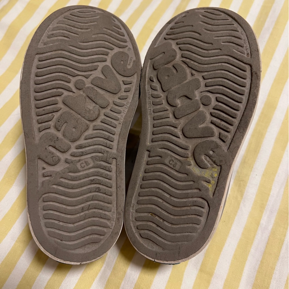 Native Sneakers! - Picture 4 of 4